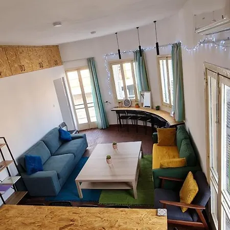 Bee Hostel Paphos-3